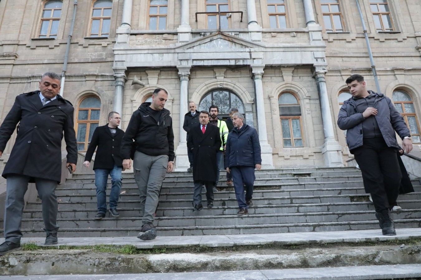 Validen, "Kütahya Lisesi’ni koruyun" talimatı;