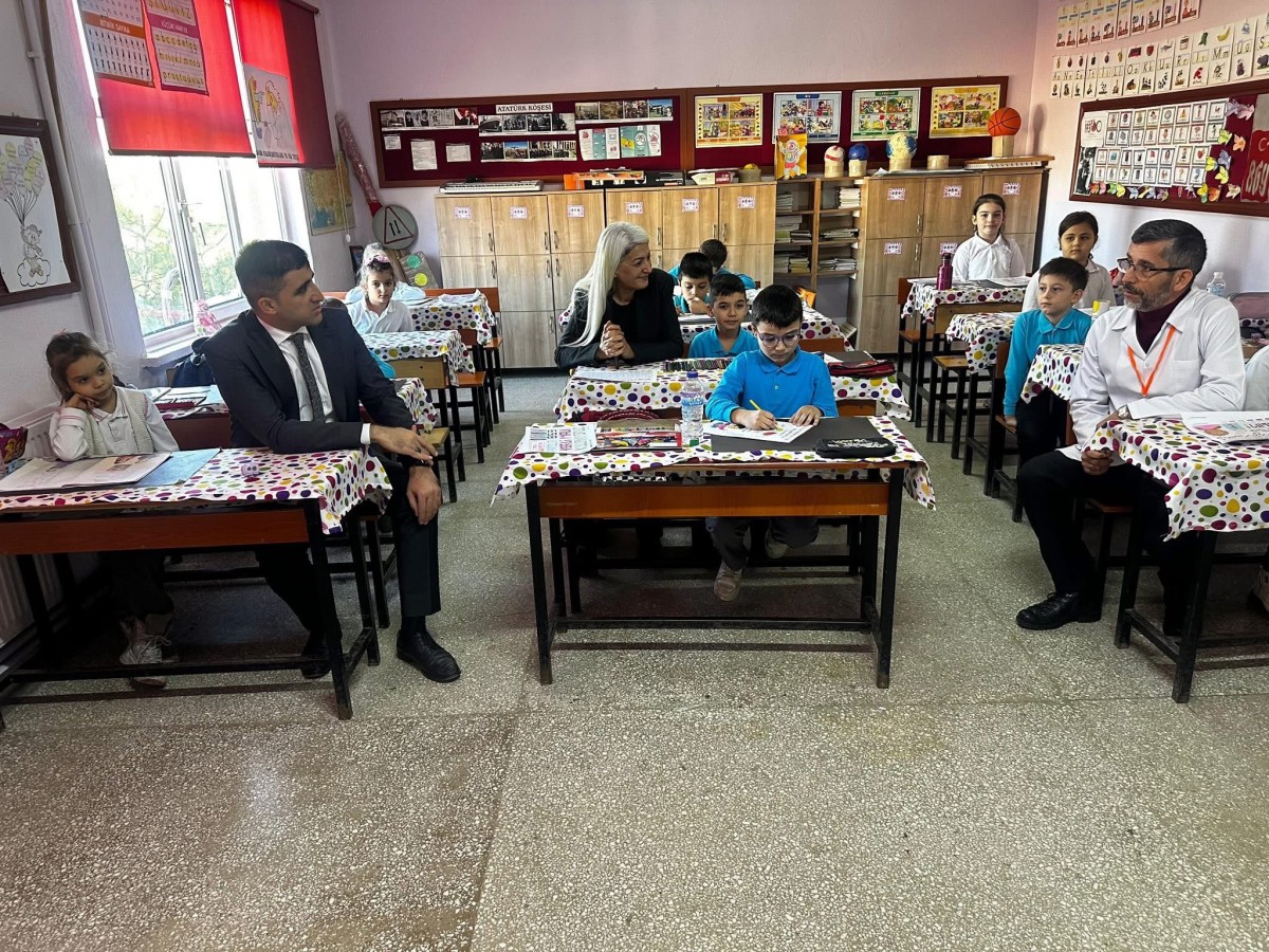Kaymakam Sevgili, okul çalışmalarını yerinde inceledi;