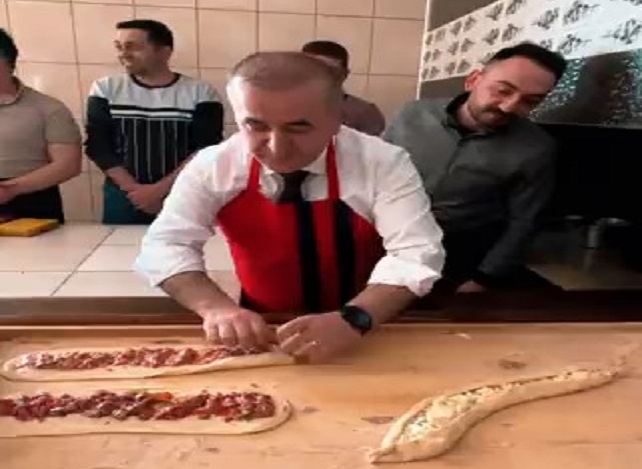Vali Hatipoğlu, Çamlıbel pidesi yaptı