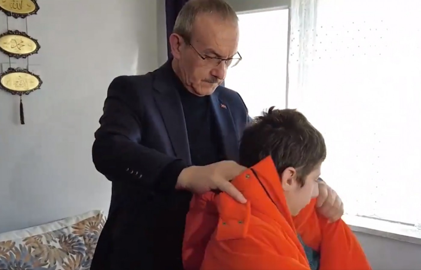 8 ailenin sıkıntısını tek tek dinledi