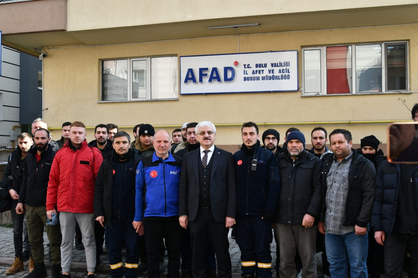 Gönüllüleri deprem bölgesine yolcu etti