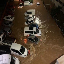 Antalya'da sel ve su baskını: 5 ilçede eğitime ara verildi