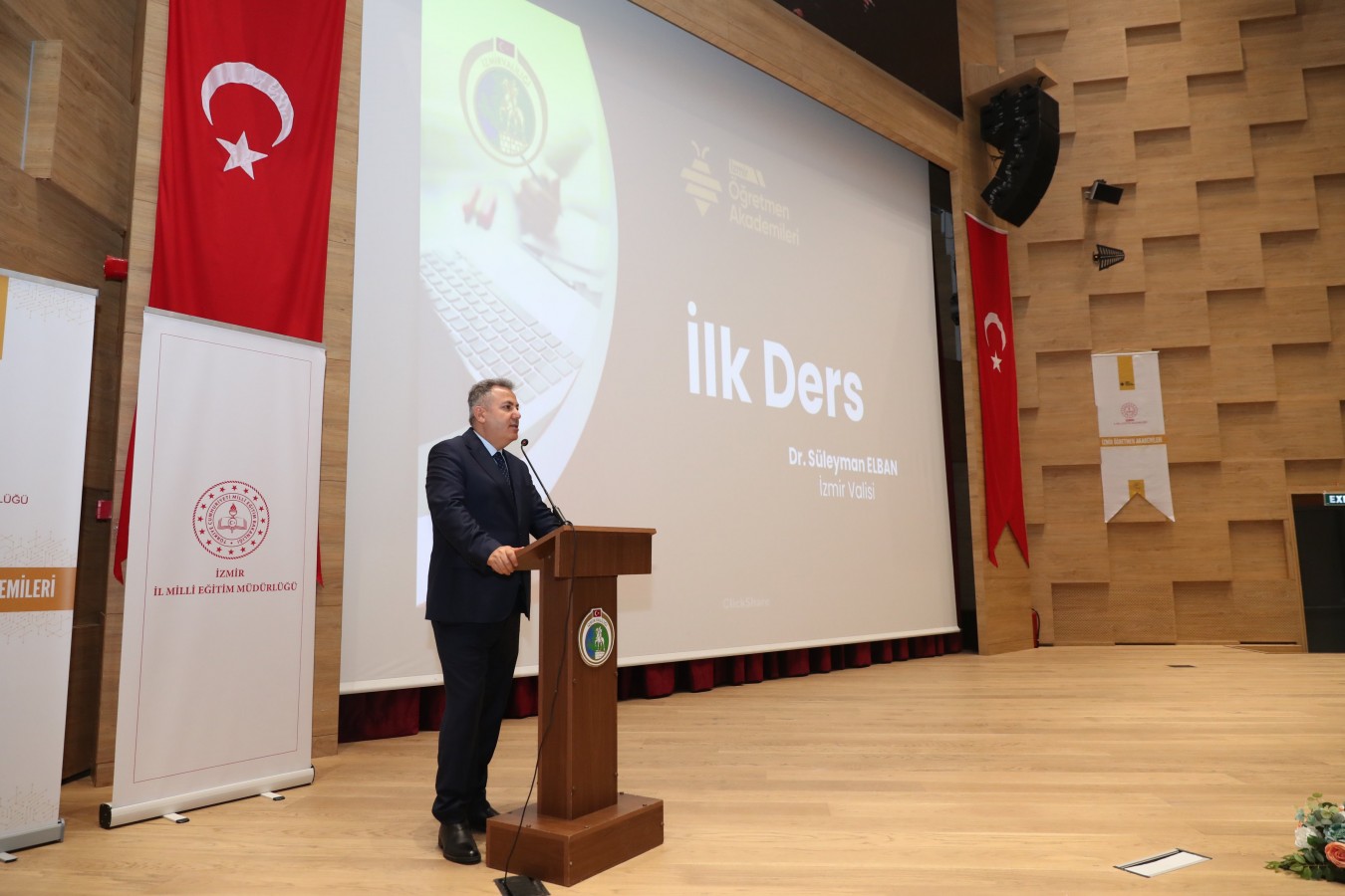 Öğretmen Akademisi’nin ilk dersi Vali Elban’dan;