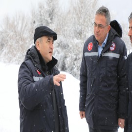 Vali Hatipoğlu, havanın çok soğuk olduğunu hatırlatarak, Elazığlılara seslendi