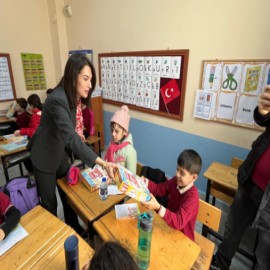 Kaymakam Ustaoğlu, öğrencilerin dil gelişimine destek oldu
