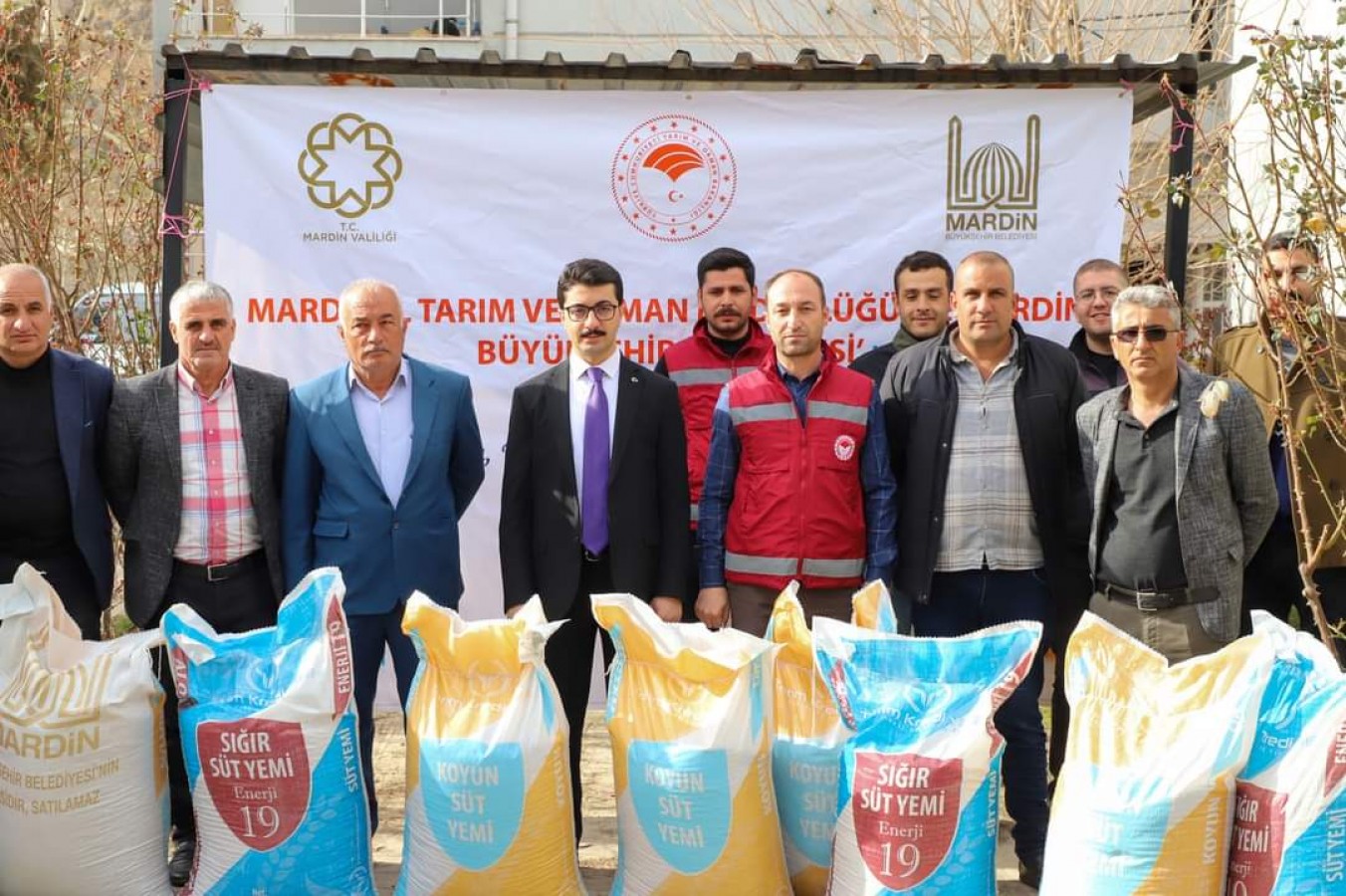 66 çiftçiye 99 ton hibe yem;