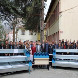 Çiftçilere otomatik şamandıralı hayvan suluğu dağıttı