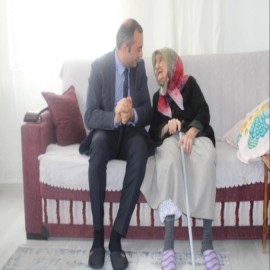 Asırlık çınarların hayır duasını aldı