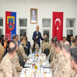 Kahraman jandarmayla iftar açtı