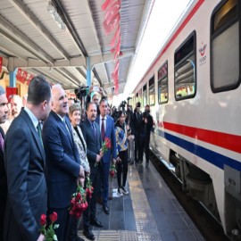 Turistik Diyarbakır Ekspresi, davul zurna ile karşılandı