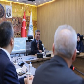 "Devletin güler yüzünü vatandaşlara yansıtın"