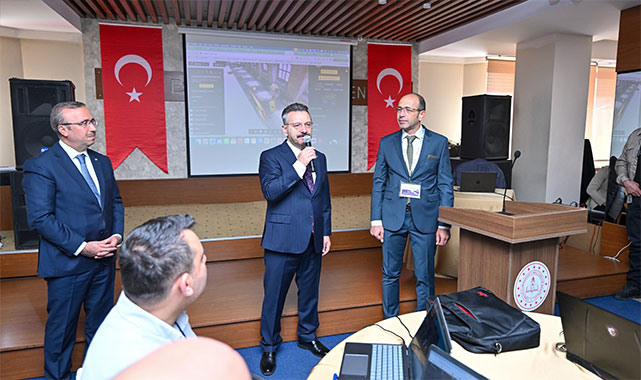 Yapay zekâ eğitimi için Türkiye’nin dört bir yanından Eskişehir’e geldiler;