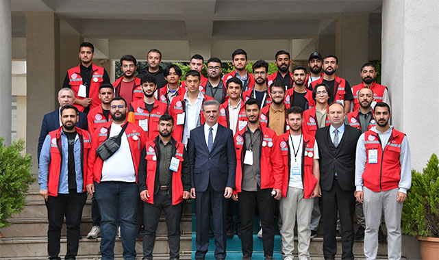 ''Başkasının derdini anlamadan kendi haline şükredemez insan'';