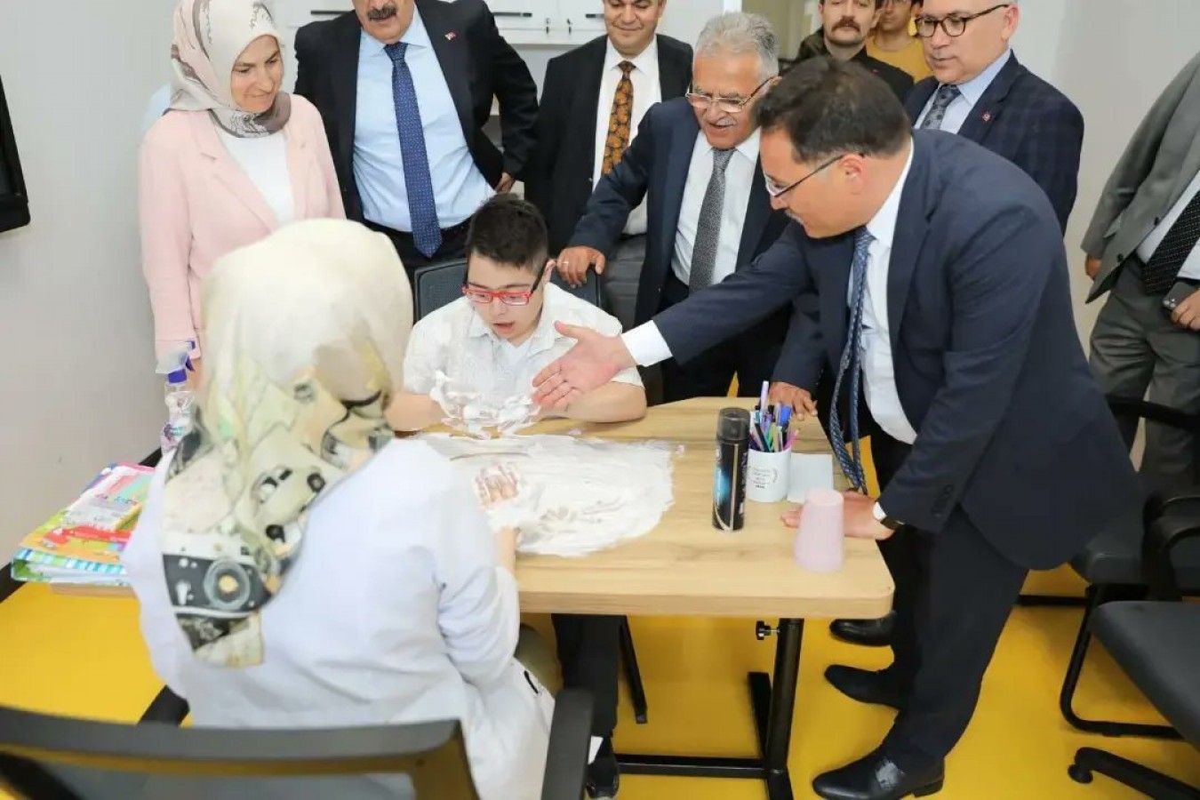 Valiler engelsiz yaşam merkezini inceledi