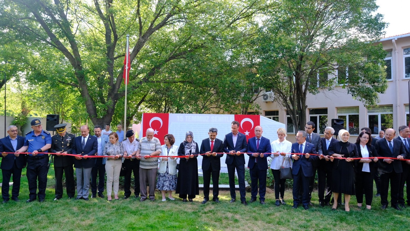 15 Temmuz Şehitler Anıtı