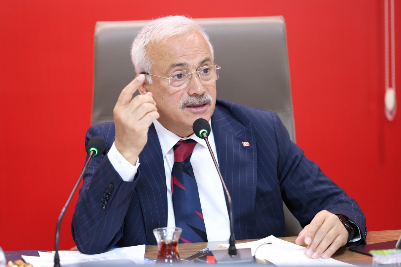 "Aile, toplumun temel yapı taşıdır";