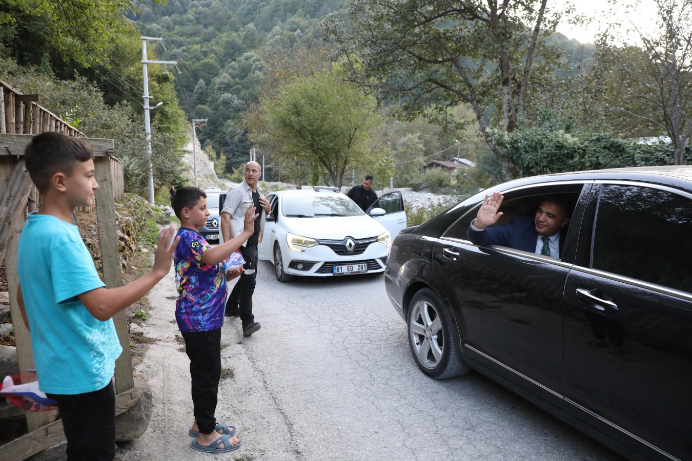Sel sonrasında köylerde yapılan çalışmaları inceledi
