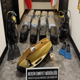 Polis gemiyi didik didik aradı, 350 kilo kokain bulundu