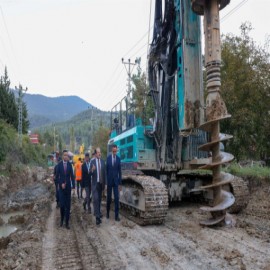 "Heyelanlı bölge fore kazıklarla güvenli hale getiriliyor"