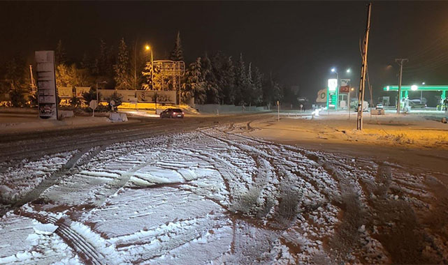 Edirne'de kar bastırdı: Ekipler 7/24 çalışıyor!