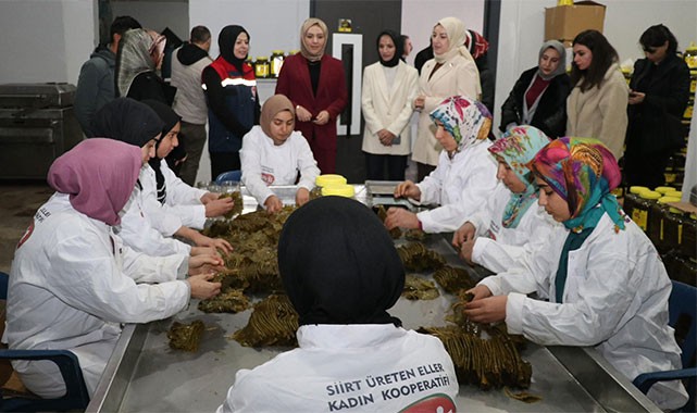 Emekçi kadınlara teşekkür etti