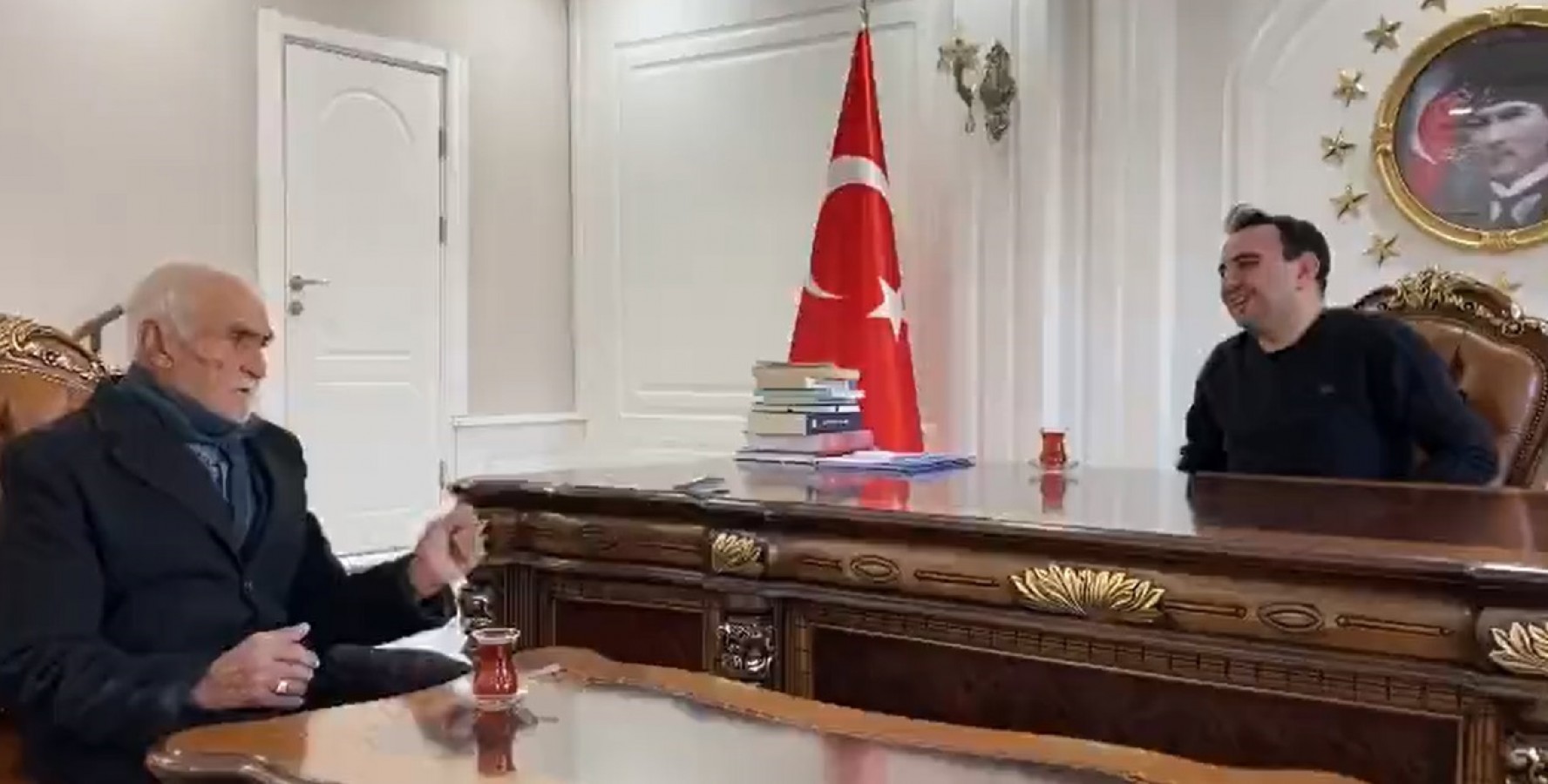 Emekli maaşını depremzedelere bağışladı