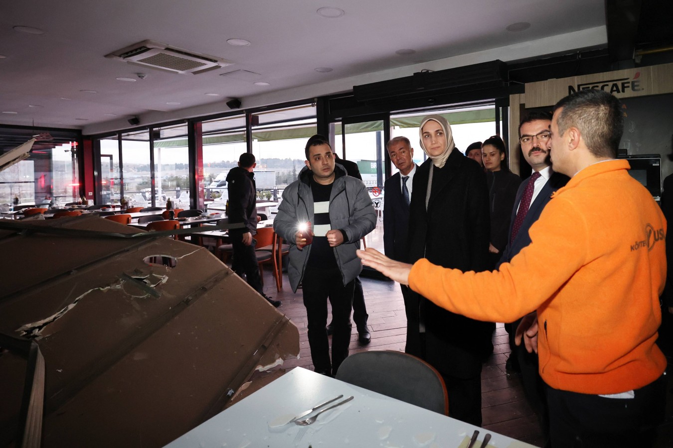 Dinlenme tesisinin tavanı çöktü: 11 yaralı;