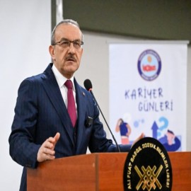 “Akademik başarı peşinde koşarken hayatı ıskalamayın”