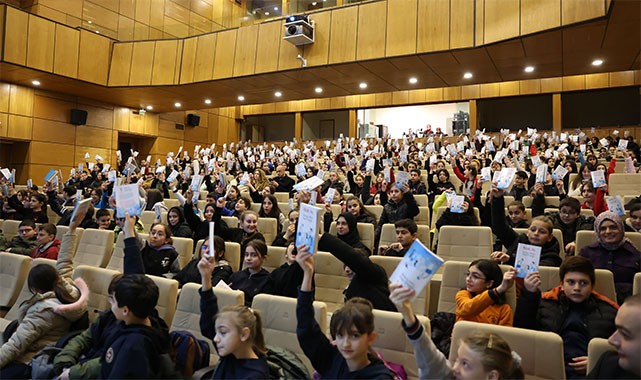 Rizeli öğrenciler kitapla buluştu: 'OKU' projesiyle binlerce kitap sahibine ulaştı!