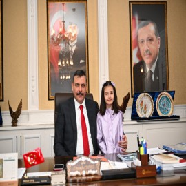 Kendisiyle görüşemeyen Lina'yı makamında ağırladı