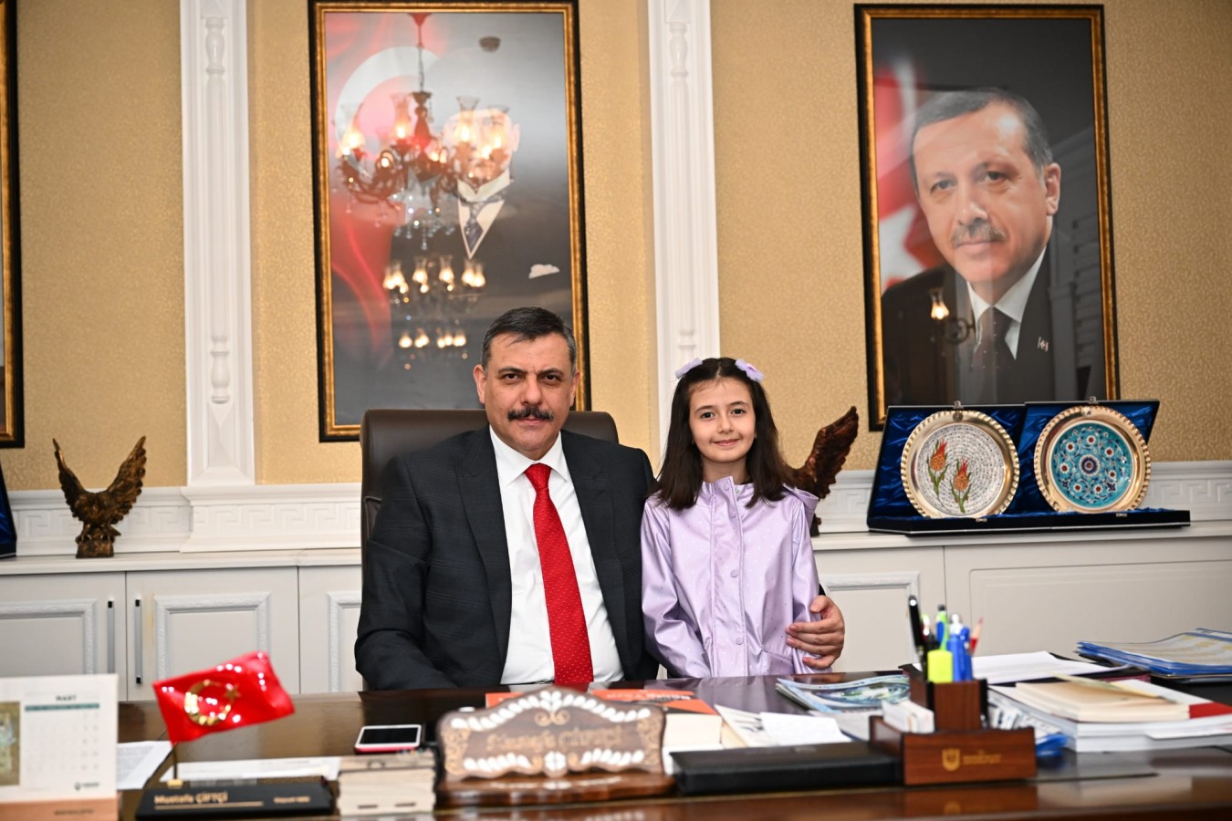 Kendisiyle görüşemeyen Lina'yı makamında ağırladı
