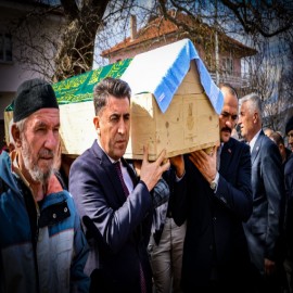 Muhtarı son yolculuğuna vali ve kaymakam uğurladı