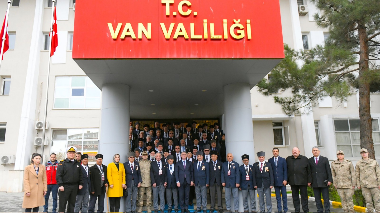 ''Gazilerimiz bizim baş tacımızdır'';