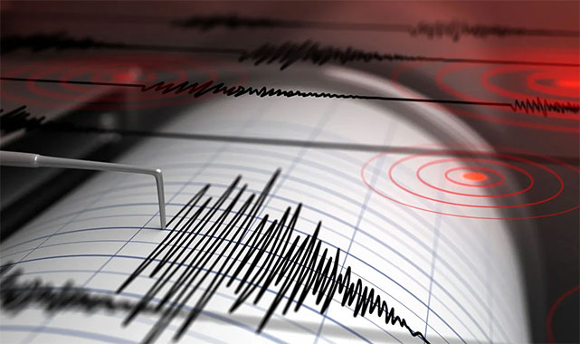 Ege Denizi'nde korkutan deprem: Vali, açıklama yaptı!;