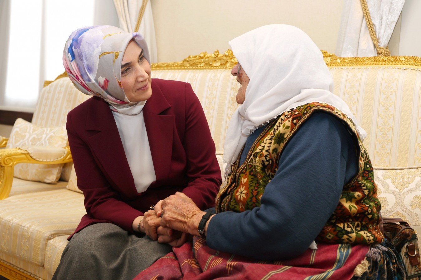 Vali Yiğitbaşı ile Şerife teyze arasında geçen diyaloglar tebessüm ettirdi;