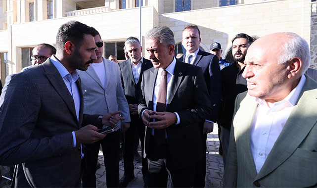 Mardin'de yol çalışmaları hız kesmeden devam ediyor;
