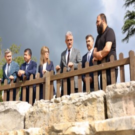 Vali Makas, kazı ve restorasyon çalışmalarını inceleyip türbede dua etti