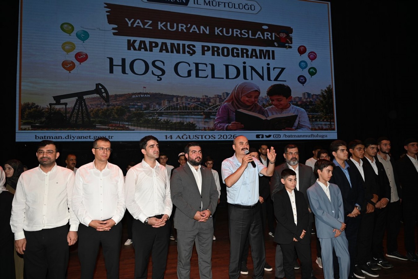 Vali Canalp'ten yaz Kur’an kurslarına övgü: Muazzam bir başarı