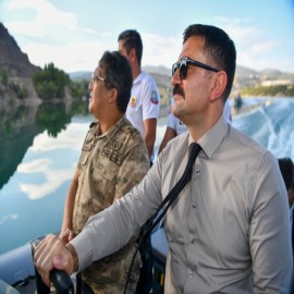 Vali Tekbıyıkoğlu, asayiş botuyla devriye yaptı