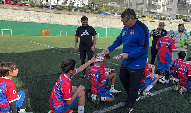 Vali Özarslan minik futbolcuları ziyaret edip, müjdeyi verdi!;