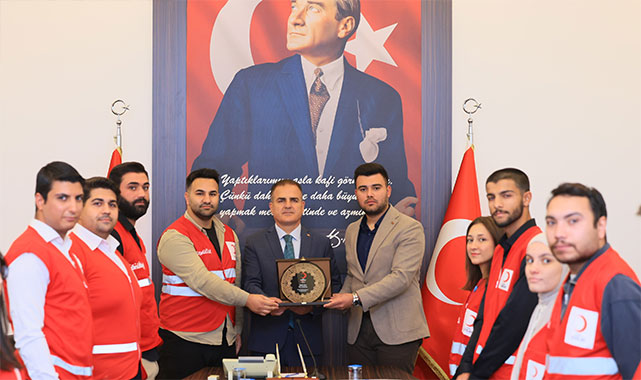 Genç Kızılay'dan Vali Akbıyık'a ziyaret: ''Özellikle gençlerin, bu tür faaliyetlerin içinde yer alması çok kıymetli'';