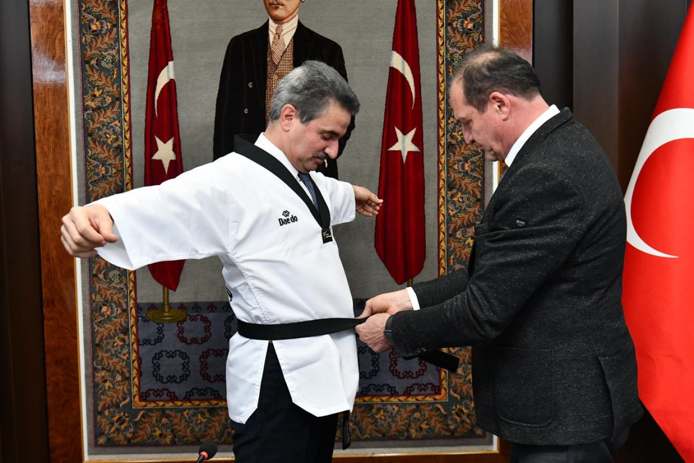 Vali Baruş’a siyah kuşak