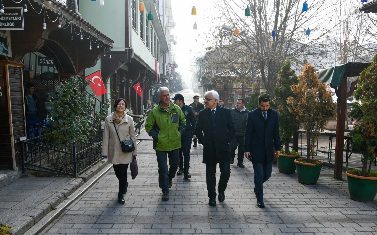 Ahilik geleneğini yaşatan esnafa teşekkür etti