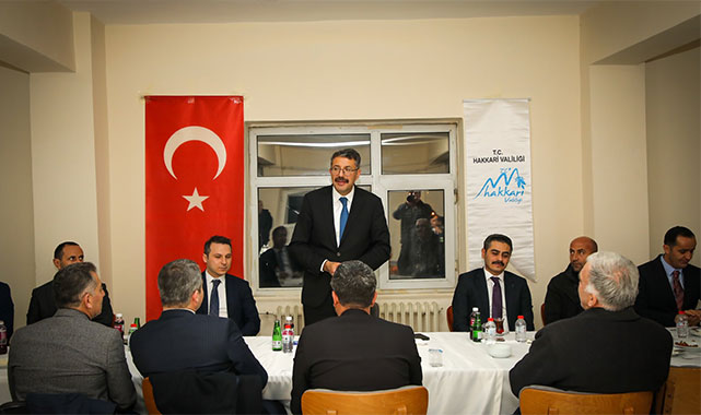 Emekli personellere Vali Çelik'ten plaket!