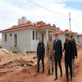 Deprem konutları en kısa sürede teslim edilecek