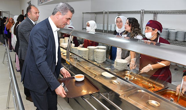 ''Kendinize güvenin, geleceğe umutla bakın''