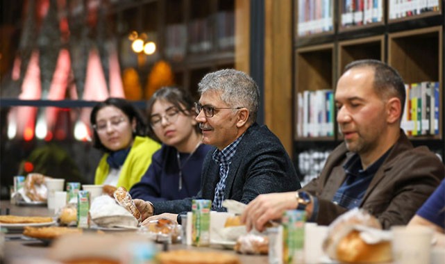 Vali Çelik, gençlerle sahur sonrası şehir turu yaptı!