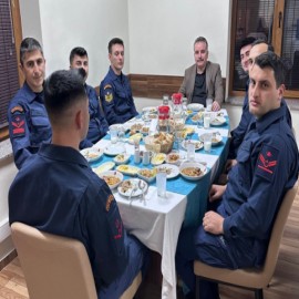 Kaymakam, mavi vatanın koruyucularıyla iftar yaptı