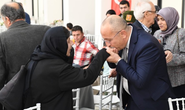 “Elleri öpülesi şehit aileleri ile aynı sofrayı paylaşmak bir onurdur”