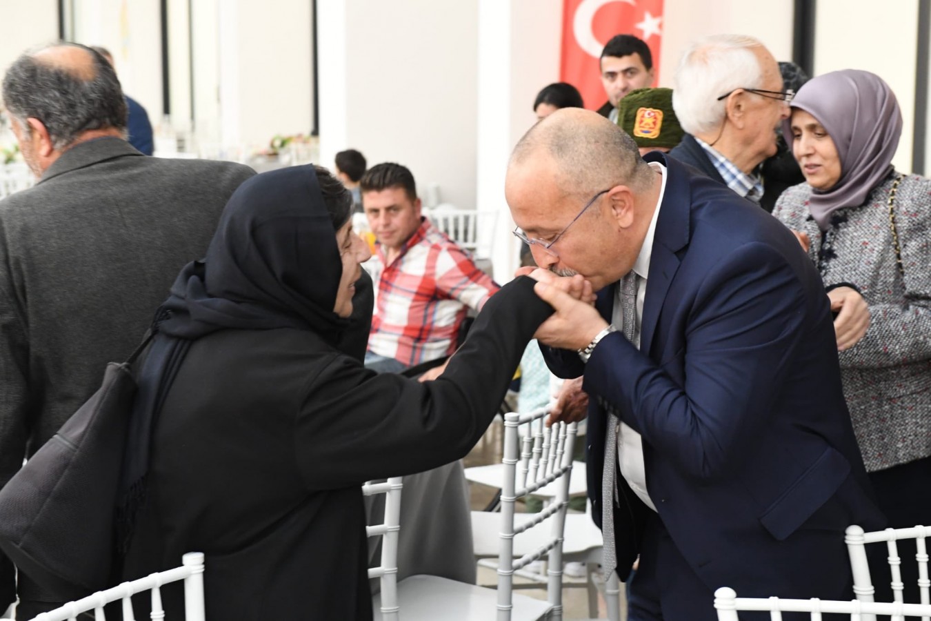 “Elleri öpülesi şehit aileleri ile aynı sofrayı paylaşmak bir onurdur”;